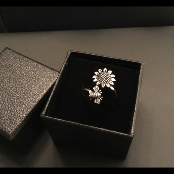 Sterling Silver Bee & Sunflower Ring - Picture 10 of 14